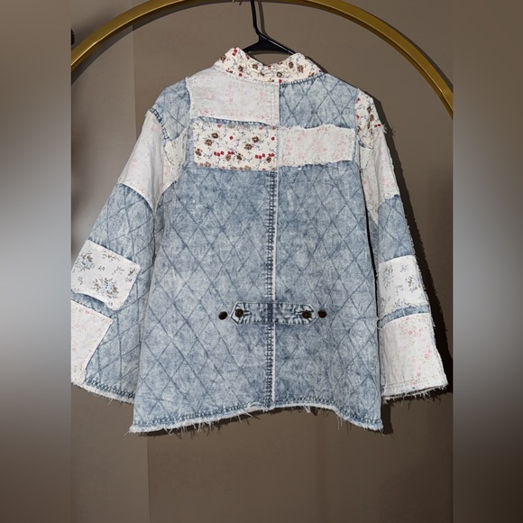 POL Blue and Cream Floral Jean Jacket - Picture 3 of 4
